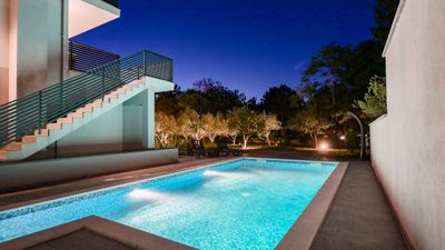 Moderne Ferienwohnung Lacrima 2 in der Villa mit Pool auf Krk