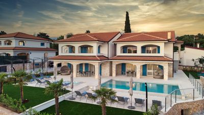 Ekskluzivan apartman Loma 4 s bazenom i vrtom na otoku Krku