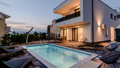 Stilvolle Villa Metra Maris2 mit Meerblick und Pool auf Krk