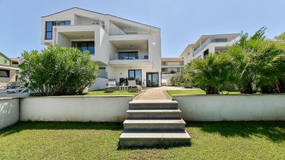 Elegante Luxus-Ferienwohnung Nika mit großer Terrasse auf Krk