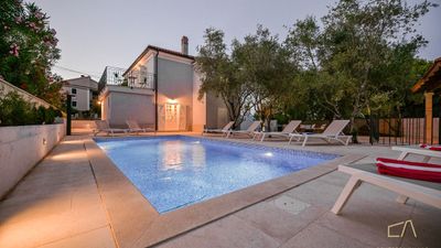 Familienfreundliche Villa Maria mit Außenpool und Grill auf Krk