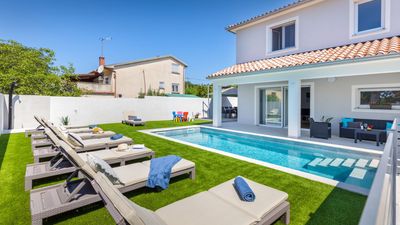 Villa Mateo - modern villa with private pool near the beach