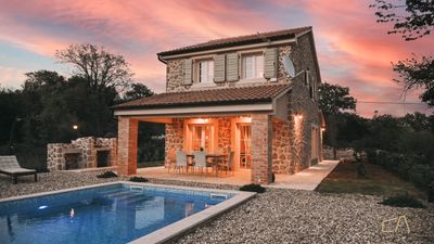 Prekrasna Villa Pepina s rustikalnim ugođajem i bazenom na Krku