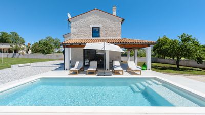 Villa Tonka - prekrasna vila s privatnim bazenom u Puli