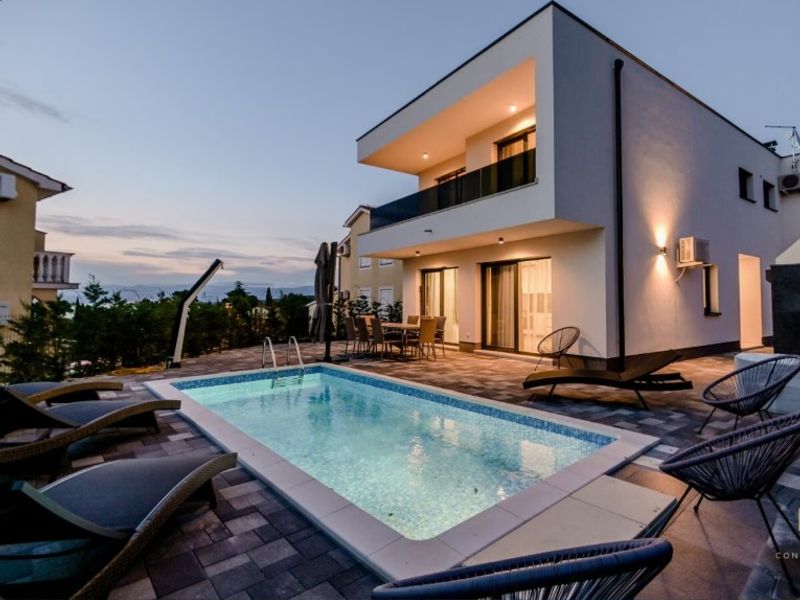 Stilvolle Villa Metra Maris2 mit Meerblick und Pool auf Krk
