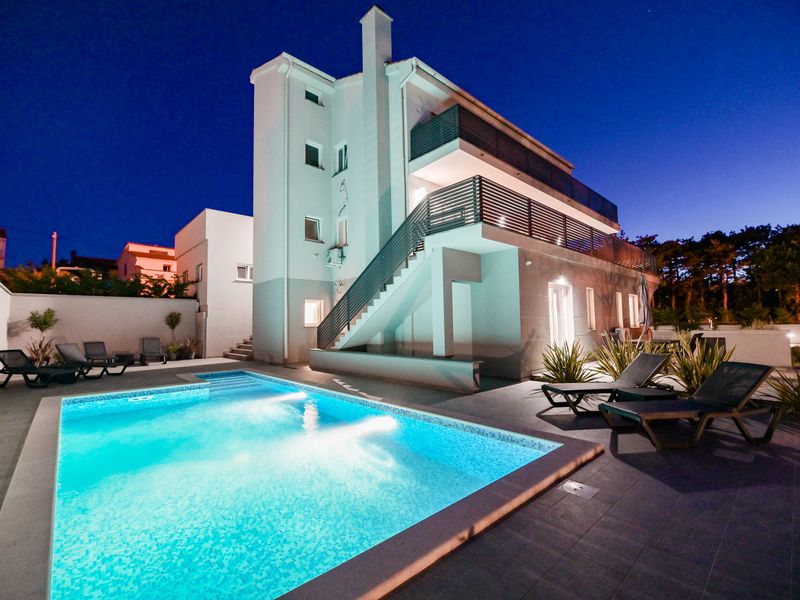 Moderne Ferienwohnung Lacrima 3 in der Villa mit Pool auf Krk