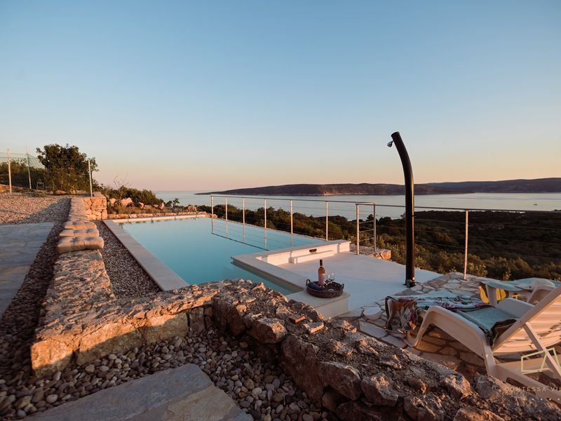 Steinvilla Heritage House Jure mit Pool und Meerblick auf Krk