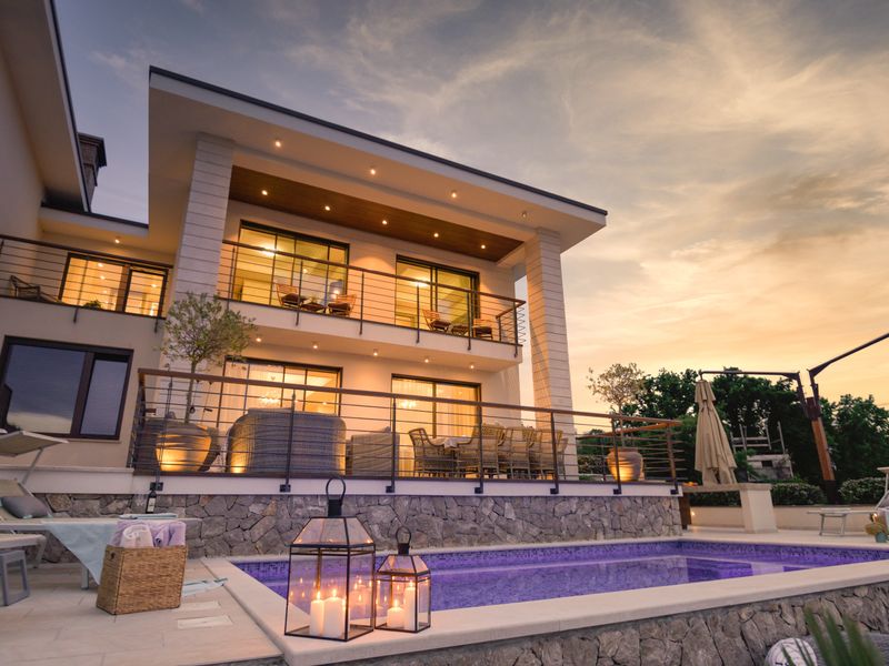 Villa Marconica pokraj plaže s pogledom na more i bazenom na Krku