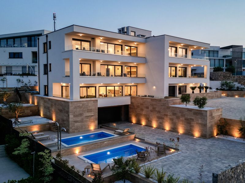 Luxuriöses Apartment Stone Flower mit privatem Pool