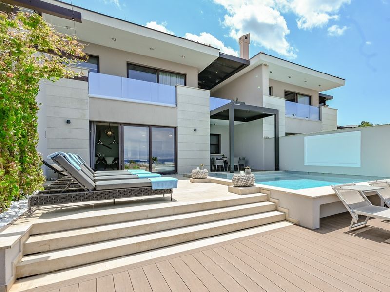 Villa Prova 2 direkt am Strand mit Innen- und Außenpool auf Krk