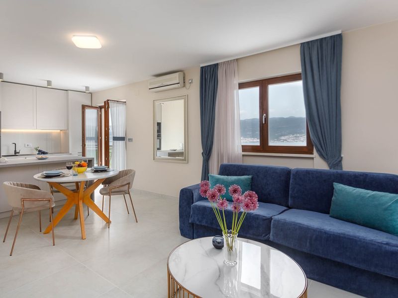 Elegantan apartman Navy s pogledom na more u mirnom selu na Krku