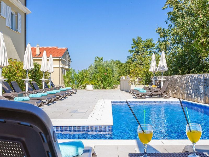 Beautiful apartment Mande 6 in the beachfront villa on Krk