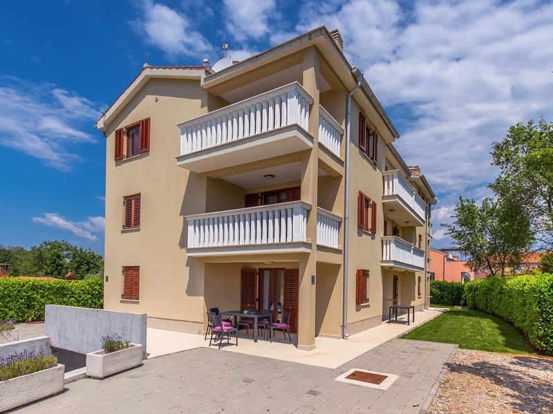 Prekrasan apartman Mike 1 u vili okruženoj zelenilom na Krku