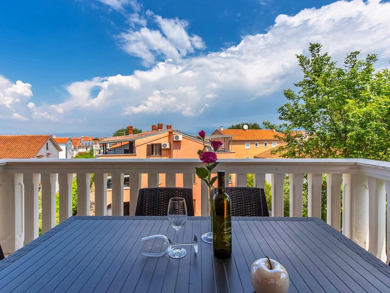 Udoban apartman Mike 6 s balkonom u vili na Krku
