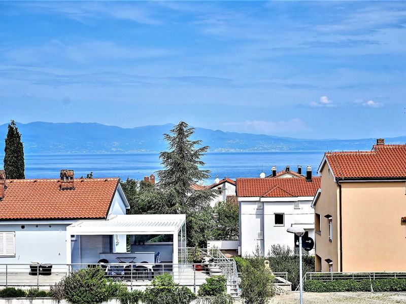 Moderan apartman Nina s pogledom na more