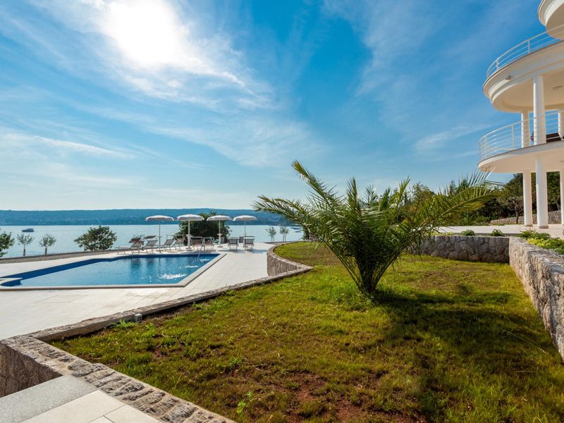Modern luxury apartment Tunera 3 in a villa by the sea on Krk