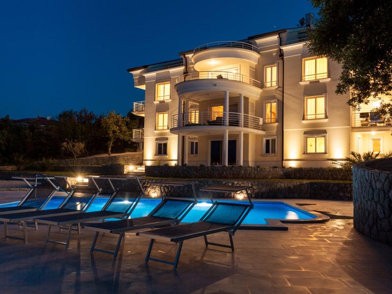 Lovely luxury apartment Tunera 4 in a beachfront villa on Krk