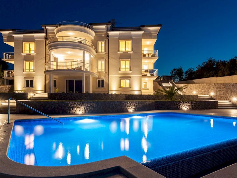 Luxus-Ferienwohnung Tunera 6 am Meer mit Pool auf Krk