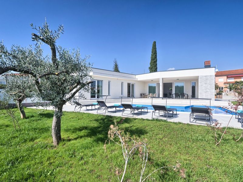 Villa Aura - modern one-storey villa with private pool near Pula