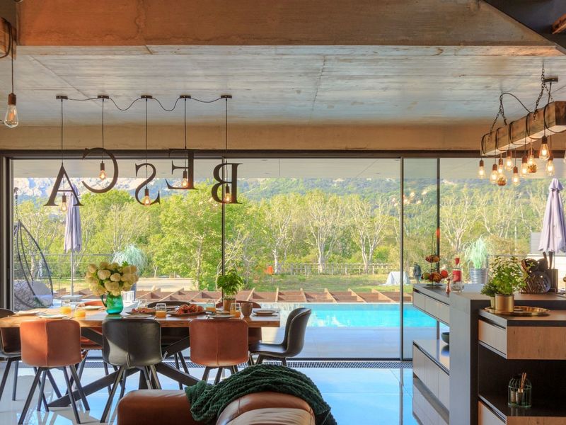 Stilvolle Villa Besca mit beheiztem Infinity-Pool