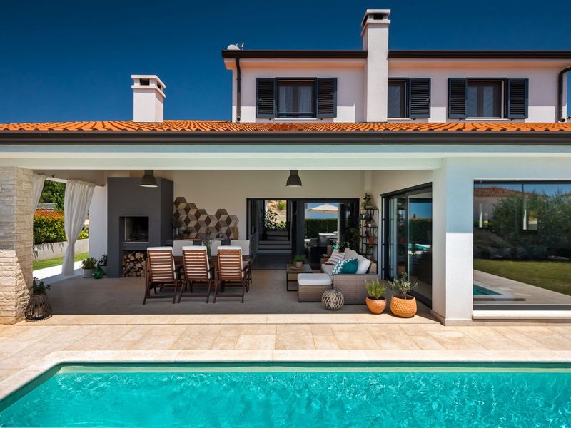 Villa Laurentii - prekrasna moderna vila s privatnim bazenom