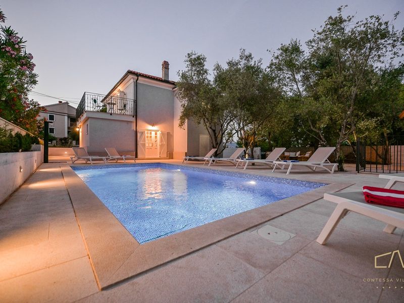 Familienfreundliche Villa Maria mit Außenpool und Grill auf Krk