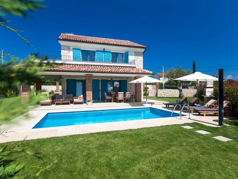 Traditional style Villa Maša with a pool and a 'tavern' on Krk