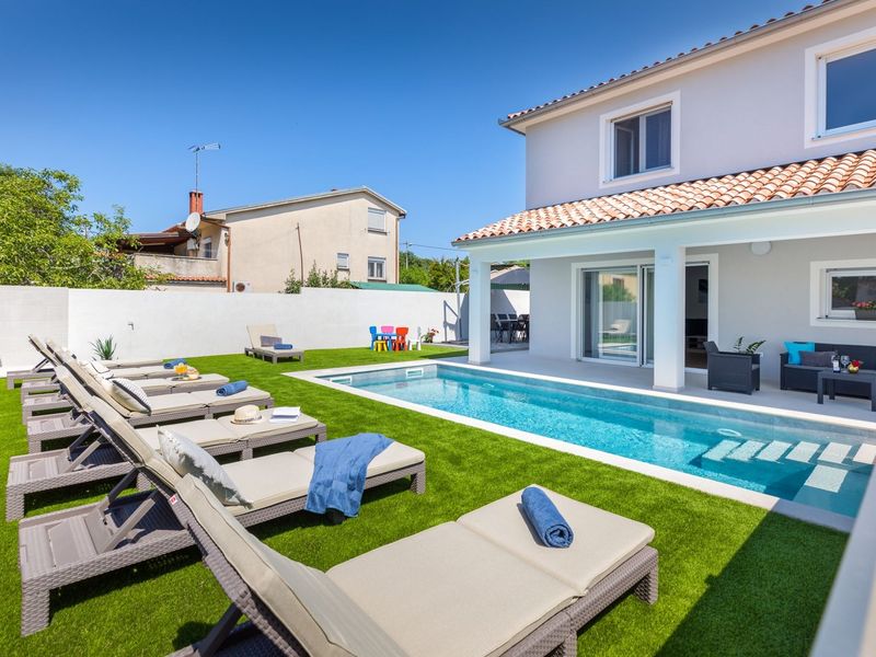 Villa Mateo - modern villa with private pool near the beach
