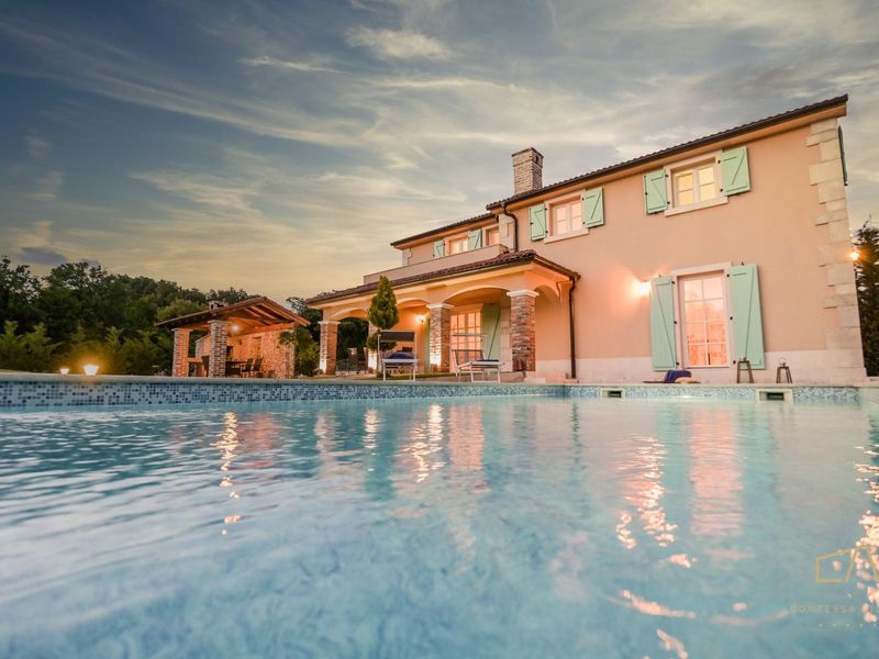 Traditionelle Villa Plasa mit Außenpool auf Krk