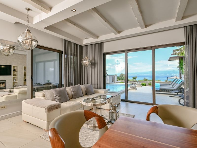 Villa Prova 2 direkt am Strand mit Innen- und Außenpool auf Krk