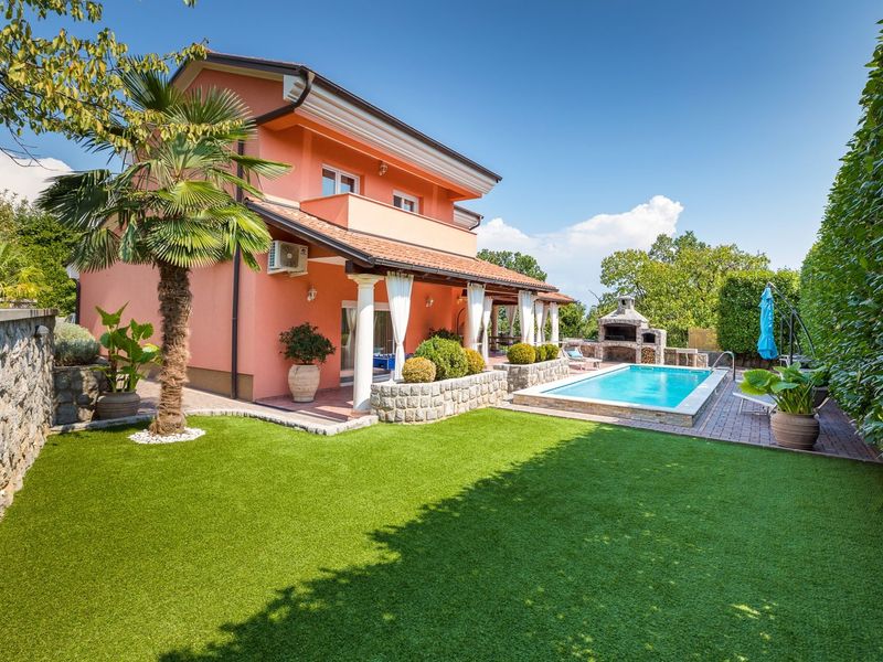 Villa Sole - mit beheiztem Pool, nahe dem Strand in Opatija