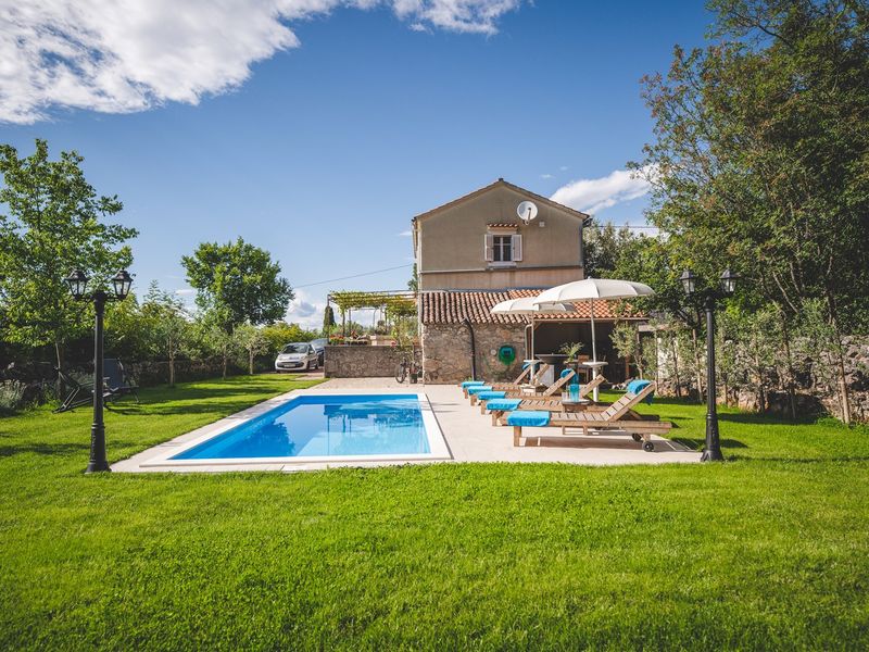 Village Villa M s autentičnim ugođajem i bazenom na Krku