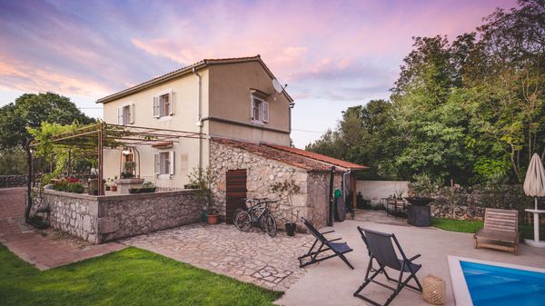 Village Villa M mit einem Hauch von Tradition und Pool auf Krk