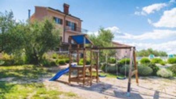 Villa Jele s bazenom i konobom u mirnom okruženju na Krku