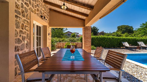 Bezaubernde Villa Pepina mit rustikalem Hauch und Pool auf Krk