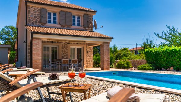 Bezaubernde Villa Pepina mit rustikalem Hauch und Pool auf Krk