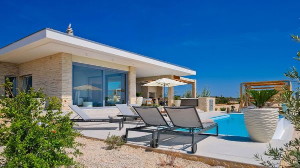 Moderna Plant Villas s grijanim bazenom
