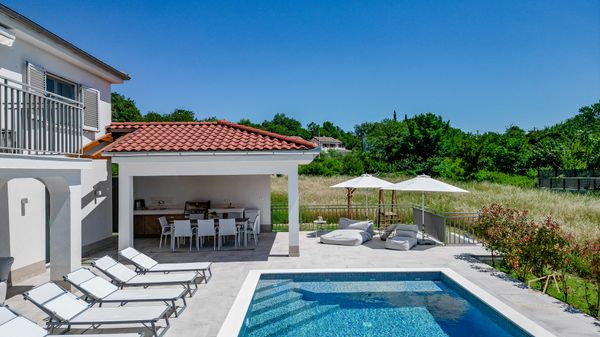 Elegantna Villa Palma s bazenom
