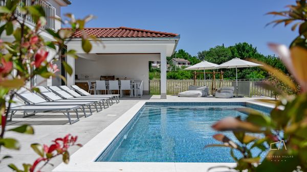Elegantna Villa Palma s bazenom