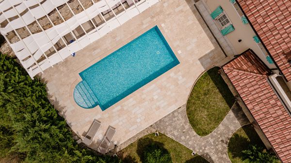 Villa Kras s bazenom i velikim dvorištem u tihom okruženju na Krku