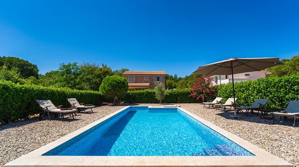 Bezaubernde Villa Pepina mit rustikalem Hauch und Pool auf Krk