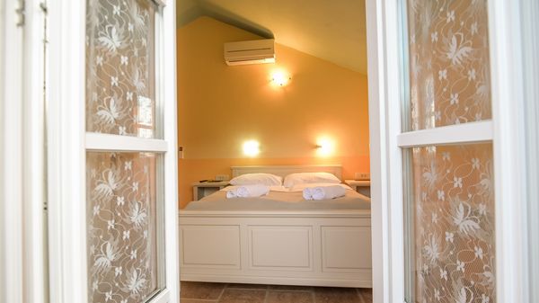 Villa Kras s bazenom i velikim dvorištem u tihom okruženju na Krku