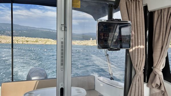 Moderne Ferienwohnung Lacrima 1 mit Motorboot in der Villa mit Pool auf Krk