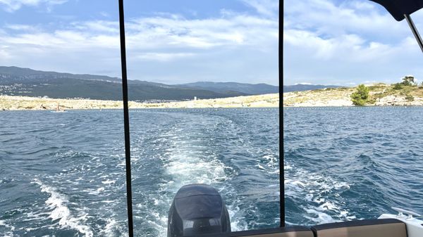Moderne Ferienwohnung Lacrima 1 mit Motorboot in der Villa mit Pool auf Krk