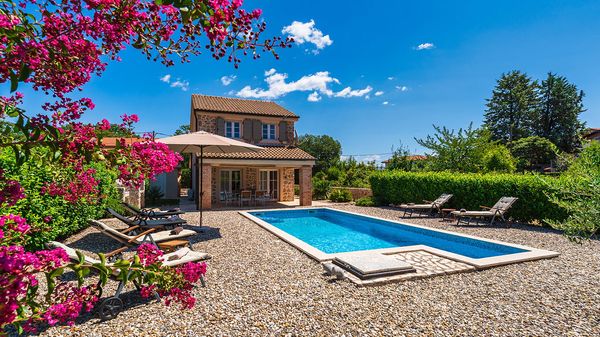 Bezaubernde Villa Pepina mit rustikalem Hauch und Pool auf Krk