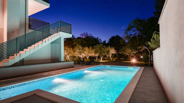 Moderne Ferienwohnung Lacrima 3 in der Villa mit Pool auf Krk