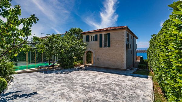 Villa Verde & Blue with Heated Pool, Sea View and Jacuzzi