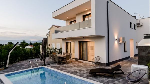 Stilvolle Villa Metra Maris2 mit Meerblick und Pool auf Krk
