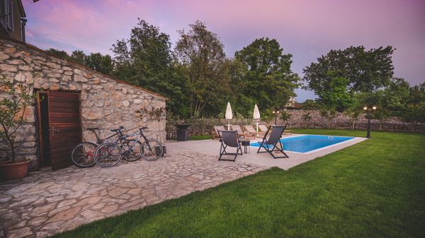 Village Villa M mit einem Hauch von Tradition und Pool auf Krk