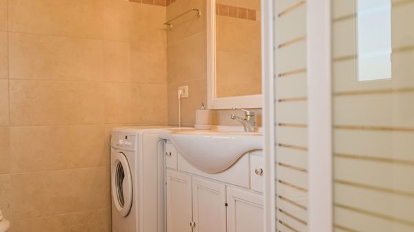 Villa Kras s bazenom i velikim dvorištem u tihom okruženju na Krku
